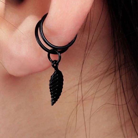 mam262 Jewelry - Black Feather Ear Cuff